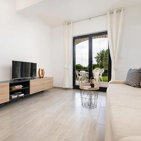 Mira Διαμέρισμα Njivice